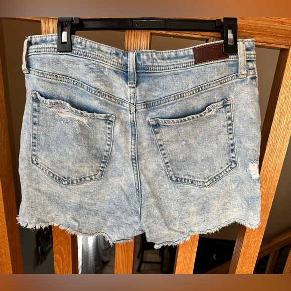 HOLLISTER CURVY ULTRA HIGH RISE MOM SHORT✨all orders ship within 2 business days - Picture 2 of 3